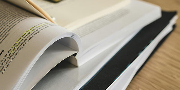 Beeld van rapporten en boeken
